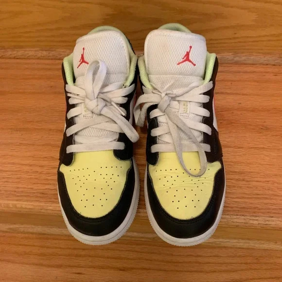 Air Jordan Low Sneakers - Picture 2 of 6